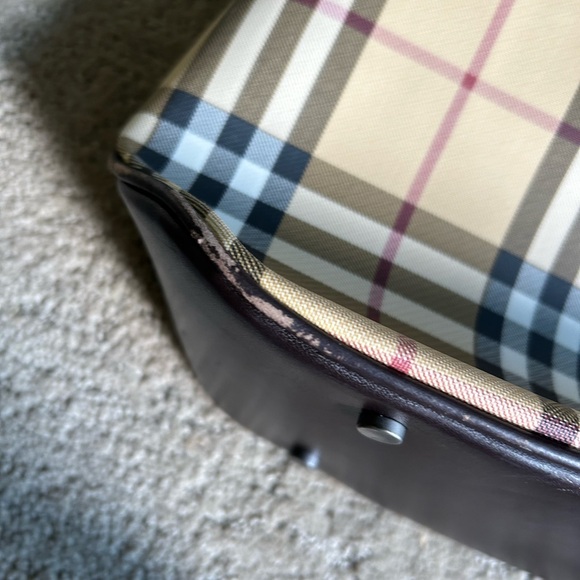 Burberry hand bag. - Picture 7 of 10